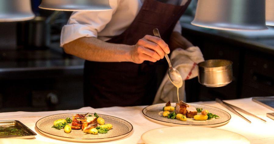 Comment se démarquer dans le secteur de la restauration grâce à un CV de cuisinier efficace
