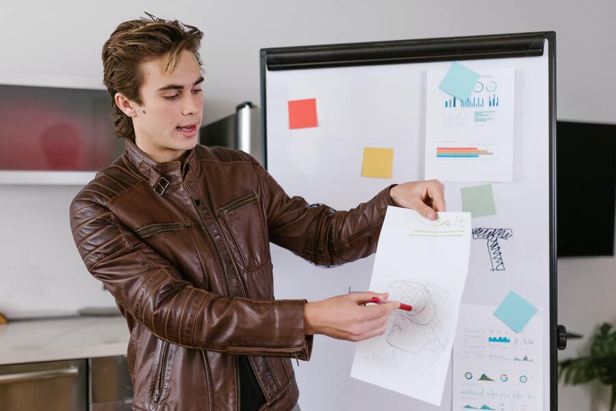 Rédiger un CV efficace et impactant pour devenir assistant marketing 